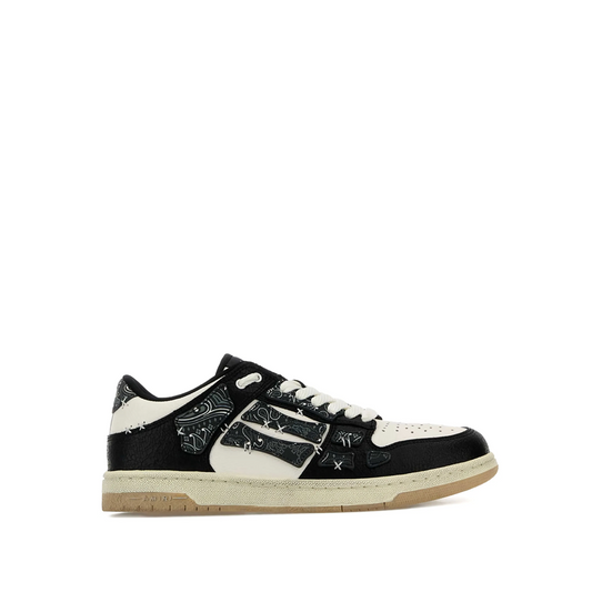 sneakers with contrasting inserts